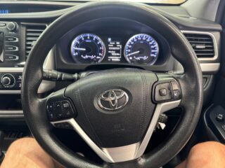 2017 Toyota Highlander image 46