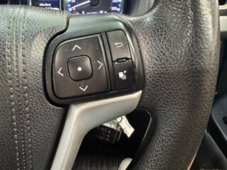 2017 Toyota Highlander image 47