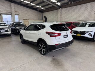 2018 Nissan Qashqai N-TEC Hatchback/Liftback/Notchback Petrol Automatic white for sale at Drive Deals image 4