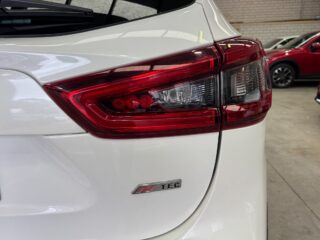 2018 Nissan Qashqai N-TEC Hatchback/Liftback/Notchback Petrol Automatic white for sale at Drive Deals image 6