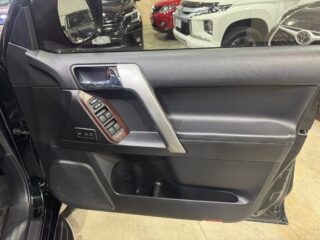 2013 Toyota Land Cruiser KAKADU Wagon Diesel Automatic black for sale at Drive Deals image 32