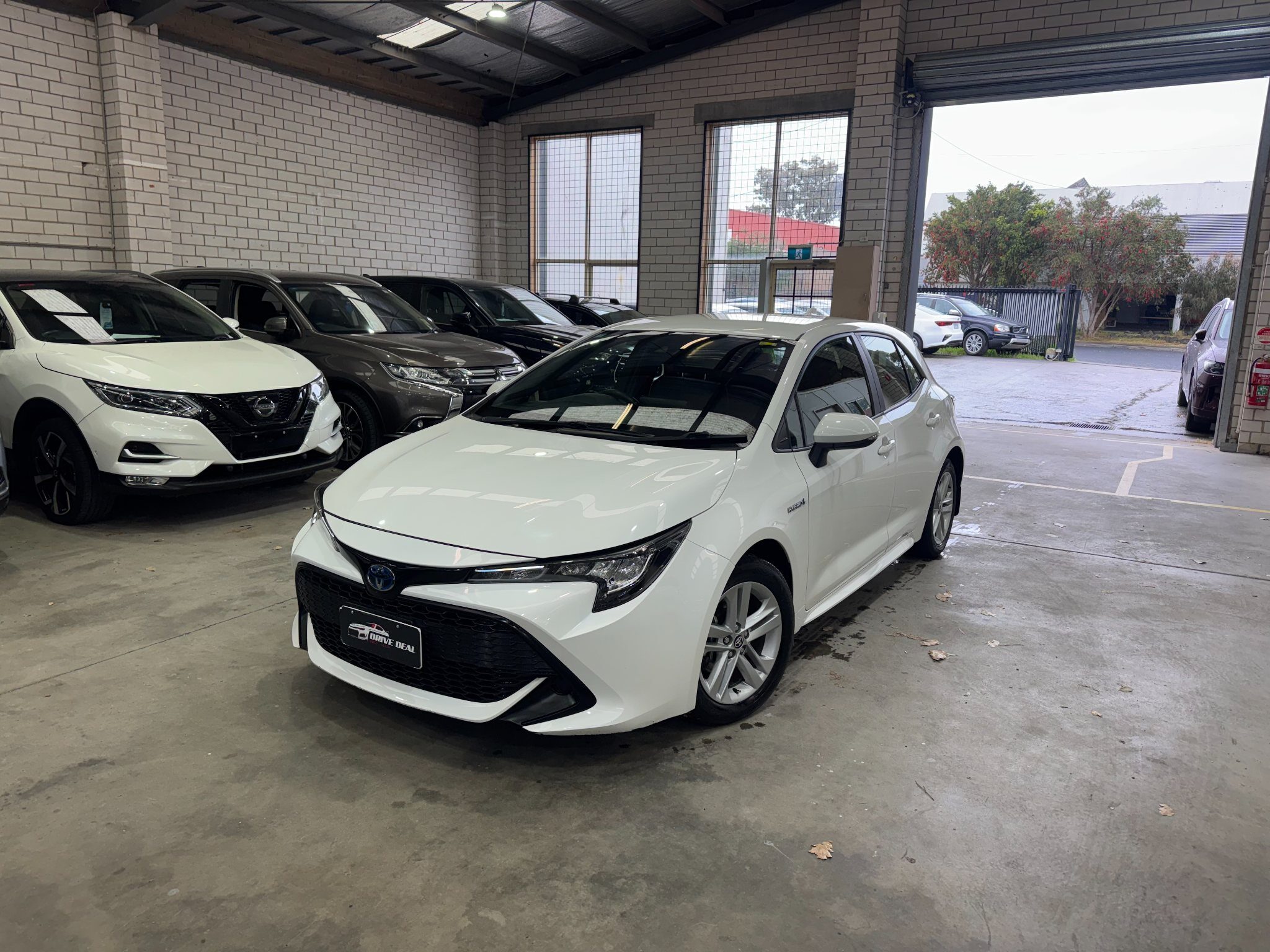 2020 Toyota Corolla Ascent Sport Hybrid Hatchback/Liftback/Notchback Automatic white for sale at Drive Deals image 1