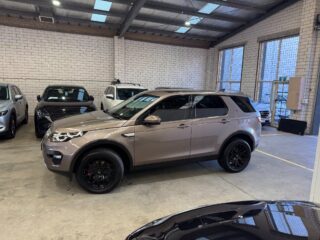 2017 Land Rover Discovery Sport 150 HSE TD4 image 3