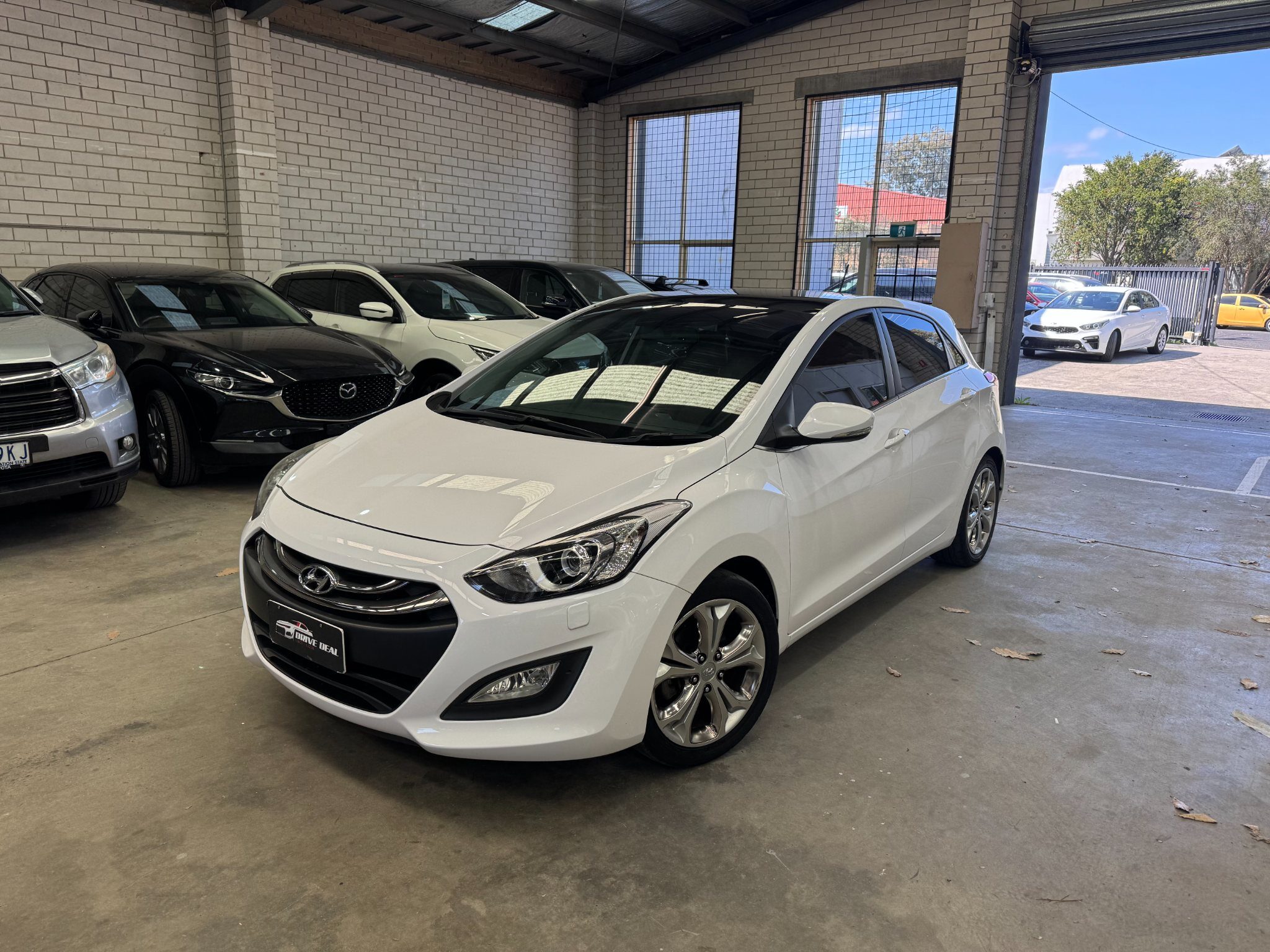 2014 Hyundai i30 Premium Hatchback/Liftback/Notchback Petrol Automatic white for sale at Drive Deals image 1