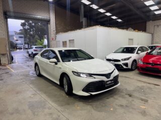 2019 Toyota Camry AXVHA71R Sedan/Saloon Hybrid Automatic white for sale at Drive Deals image 10