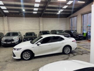 2019 Toyota Camry AXVHA71R Sedan/Saloon Hybrid Automatic white for sale at Drive Deals image 3