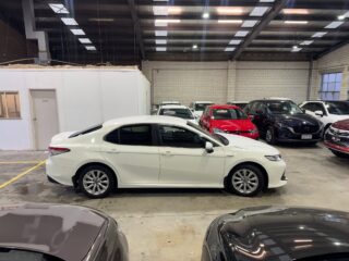 2019 Toyota Camry AXVHA71R Sedan/Saloon Hybrid Automatic white for sale at Drive Deals image 9