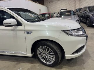 2019 Mitsubishi Outlander Phev ADAS Wagon Plug-in Hybrid Automatic white for sale at Drive Deals image 13