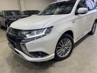2019 Mitsubishi Outlander Phev ADAS Wagon Plug-in Hybrid Automatic white for sale at Drive Deals image 2