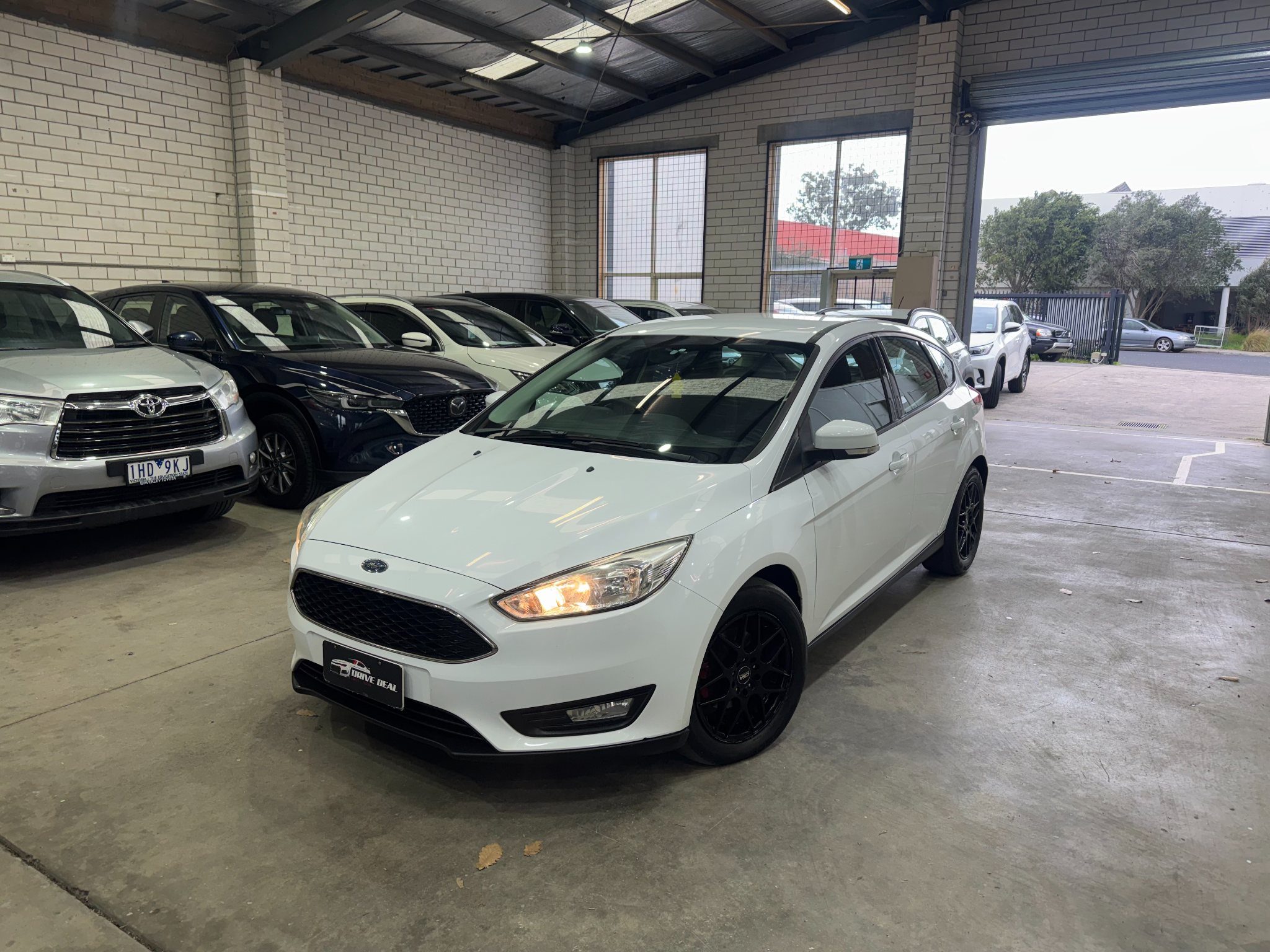 2016 Ford Focus Trend Hatchback/Liftback/Notchback Petrol Automatic white for sale at Drive Deals image 1
