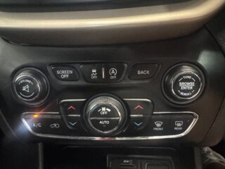 2015 Jeep Cherokee image 8