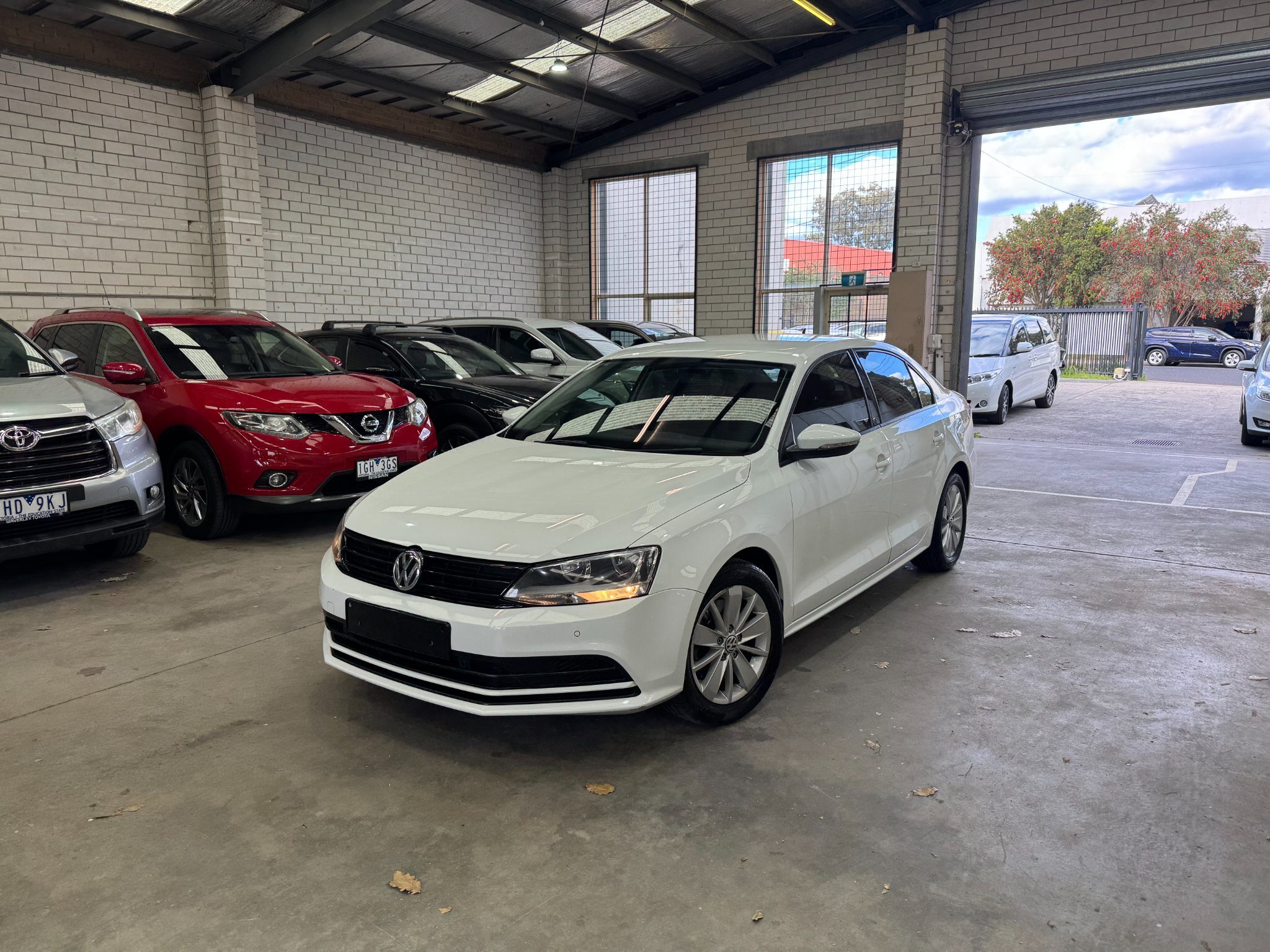 2016 Volkswagen Jetta 118TSI Trendline Sedan/Saloon Petrol Automatic white for sale at Drive Deals image 1