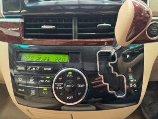 2015 Toyota Tarago Ultima Wagon Petrol Automatic white for sale at Drive Deals image 20