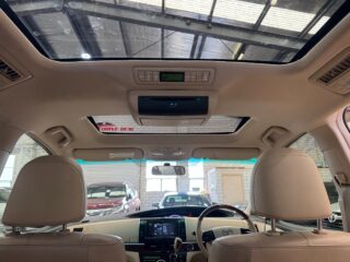 2015 Toyota Tarago Ultima Wagon Petrol Automatic white for sale at Drive Deals image 38