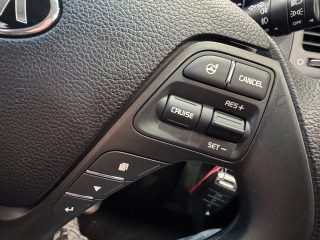 2016 Kia Cerato S Hatchback/Liftback/Notchback Petrol Automatic white for sale at Drive Deals image 11