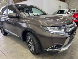 2017 Mitsubishi Outlander LS Wagon Petrol Automatic grey for sale at Drive Deals image 11