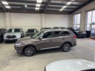 2017 Mitsubishi Outlander LS Wagon Petrol Automatic grey for sale at Drive Deals image 3