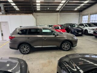 2017 Mitsubishi Outlander LS Wagon Petrol Automatic grey for sale at Drive Deals image 9
