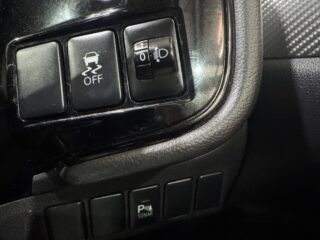 2014 Mitsubishi Outlander ES image 11
