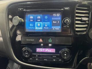 2014 Mitsubishi Outlander ES image 12