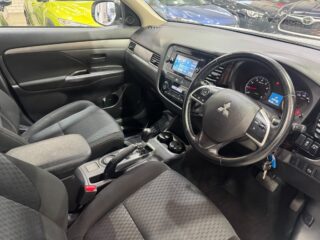 2014 Mitsubishi Outlander ES image 14